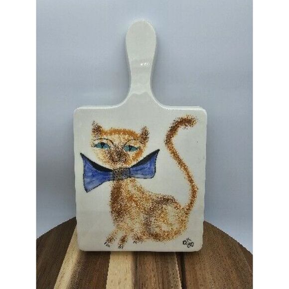 Vintage Handpainted Signed Cat In Bow Tie Ceramic Bread Board Trivet - Picture 1 of 6